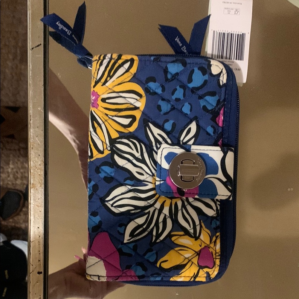 💋Vera Bradley Navy Wallet with Floral Accent💋